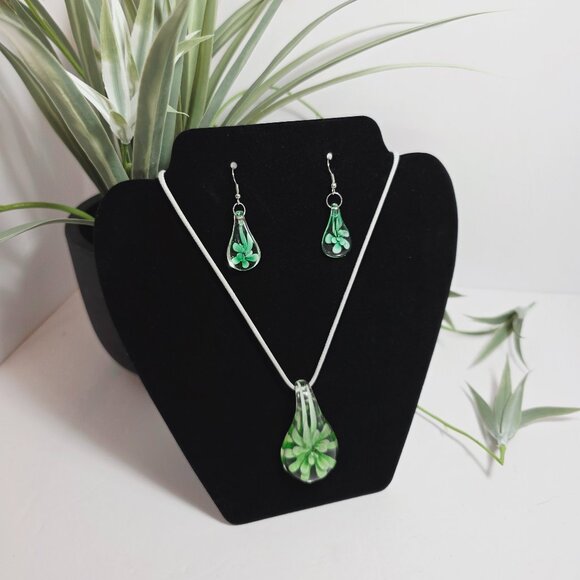 Jewelry - Artistic Green Glass Flower Necklace & Earring Set